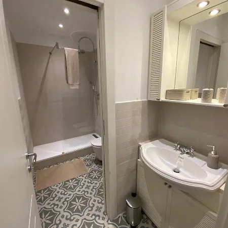 5 Stelle Nel Borgo Di Apartamento