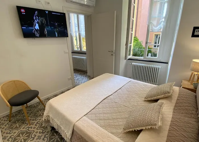 5 Stelle Nel Borgo Di * Varazze